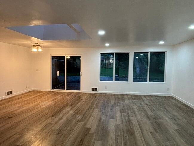 Photo - 13910 SE Newport Way