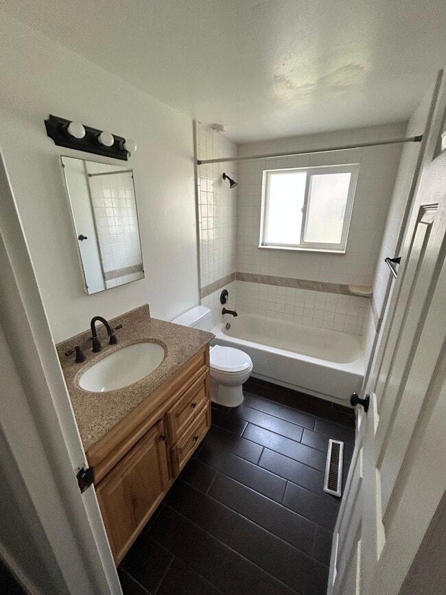 Photo - 181 E 1000 N