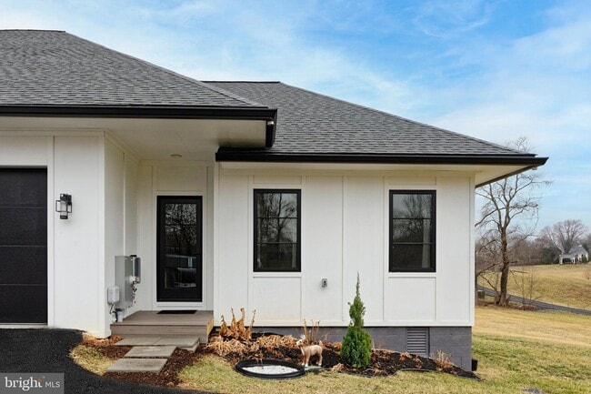 Building Photo - 23443 Dover Rd