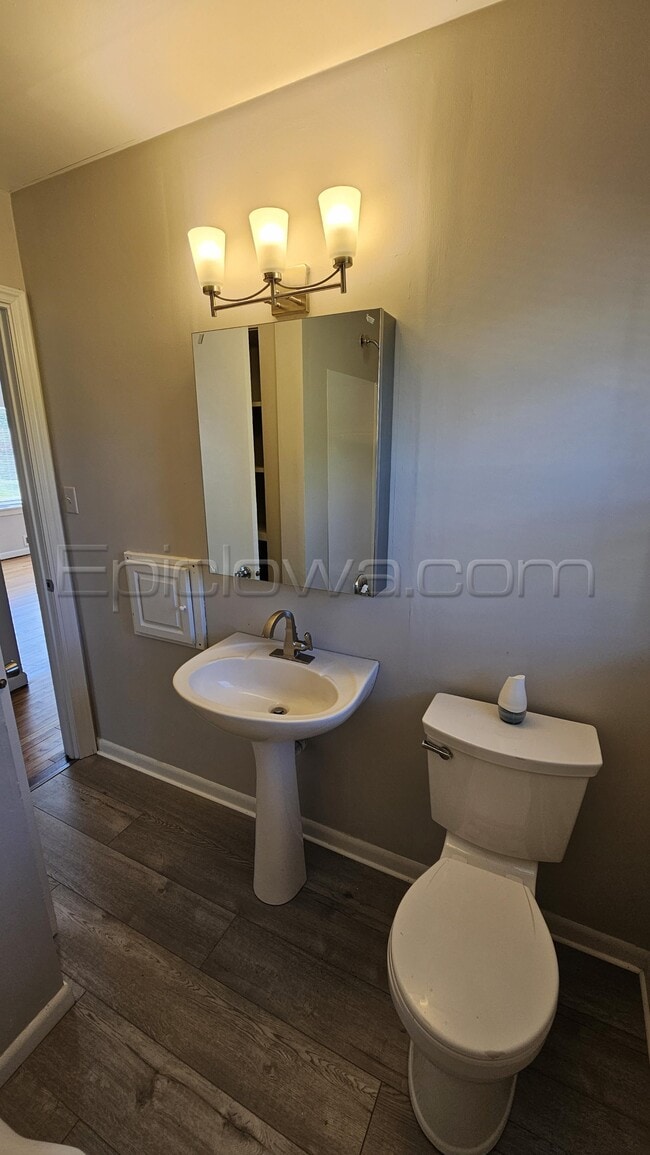 Photo - 130 Outlook Dr SW