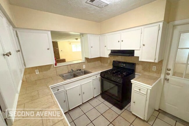 Photo - 202 Timber Ln