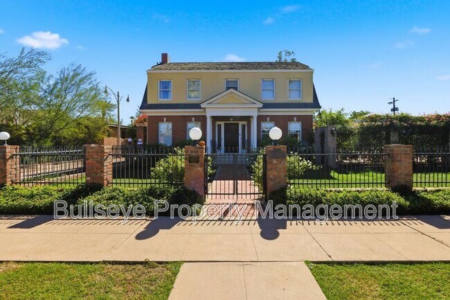 Photo - 525 W Lynwood St