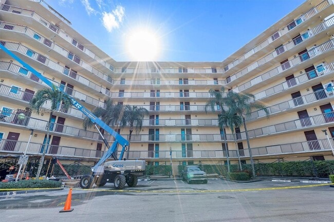 Photo - 3101 N Country Club Dr Unidad 504