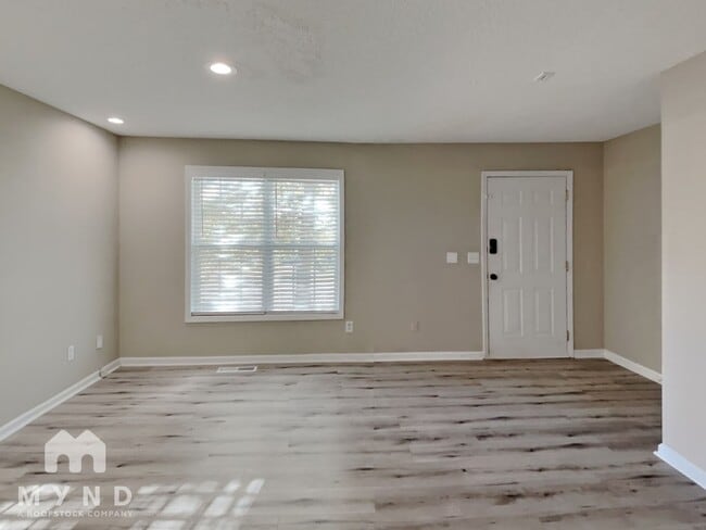 Photo - 107 Huntington Ct