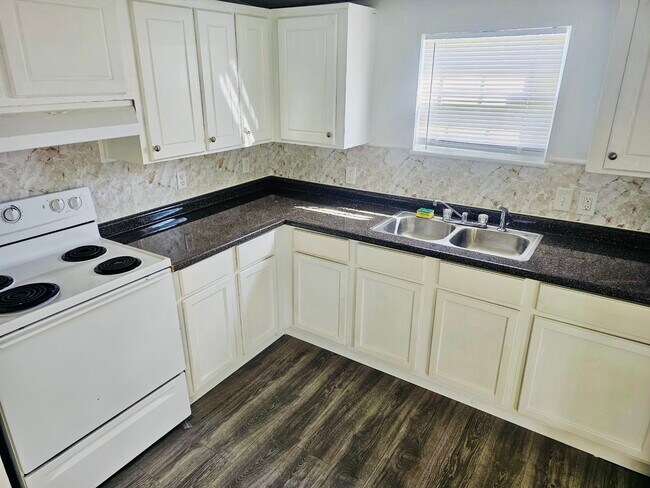 Photo - 3913 Carlyss Dr