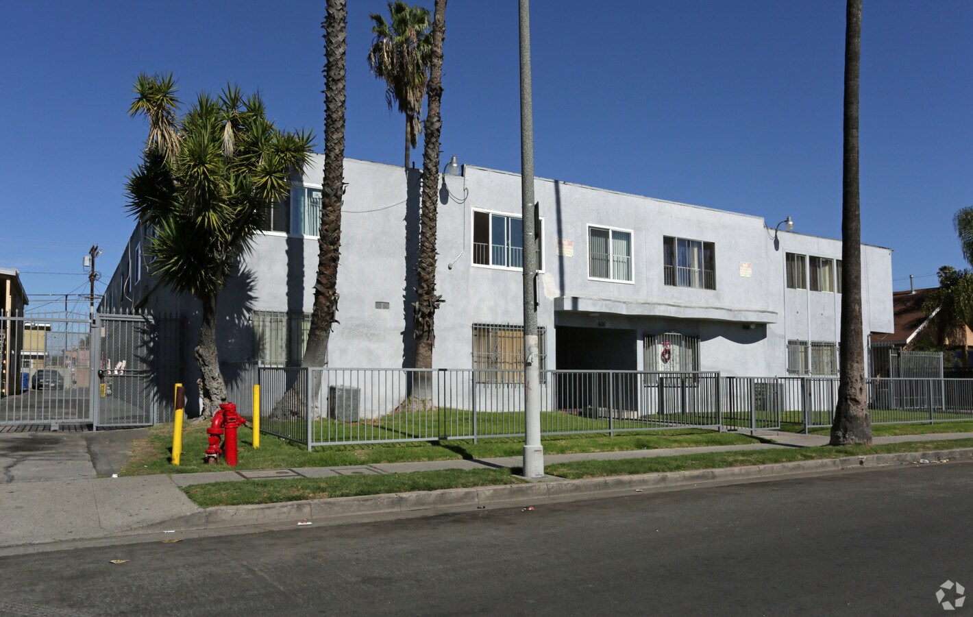 Primary Photo - 601-605 W 80th St