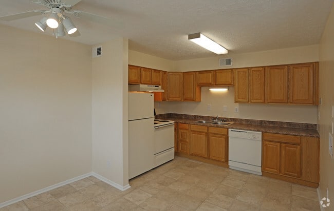 2BR, 1.5BA - 974 SF - Chamberlain Oaks