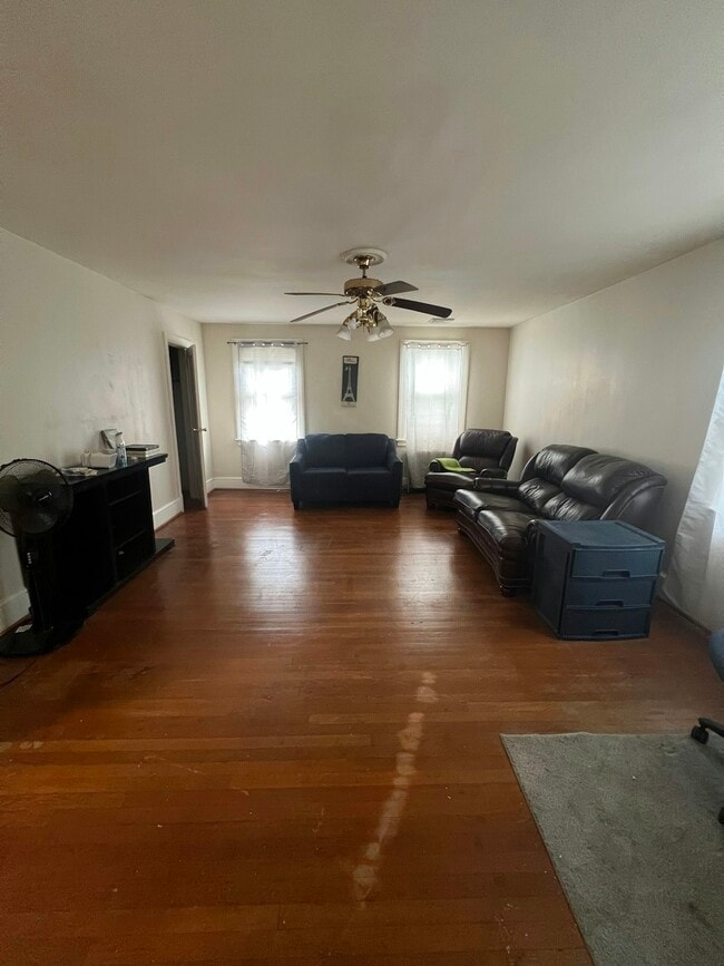 Photo - 1022 W 48th St