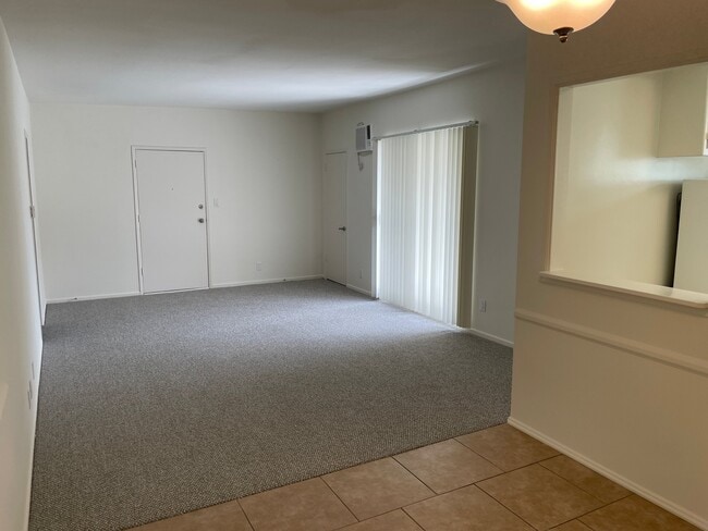 Photo - 1122 S Clark Dr Unidad 6