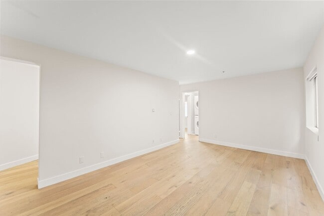 Photo - 231 E Hyde Park Blvd Unit 1