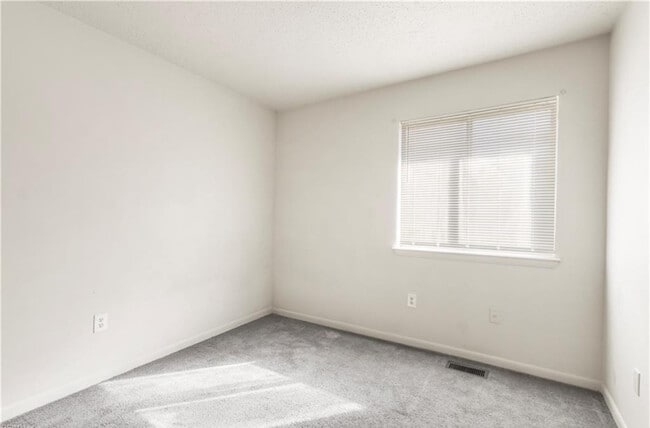 Photo - 900 Monarch Dr