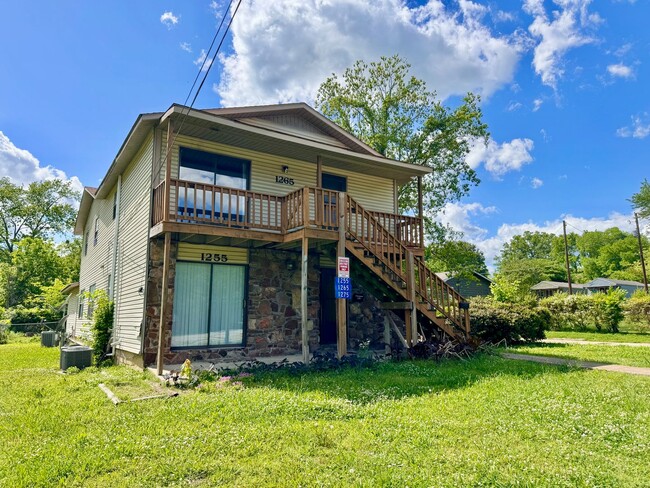 Building Photo - Modern & Spacious Upstairs 1 Bedroom Bungalow - Washer/ Dryer Included! Unit 1265 Arch