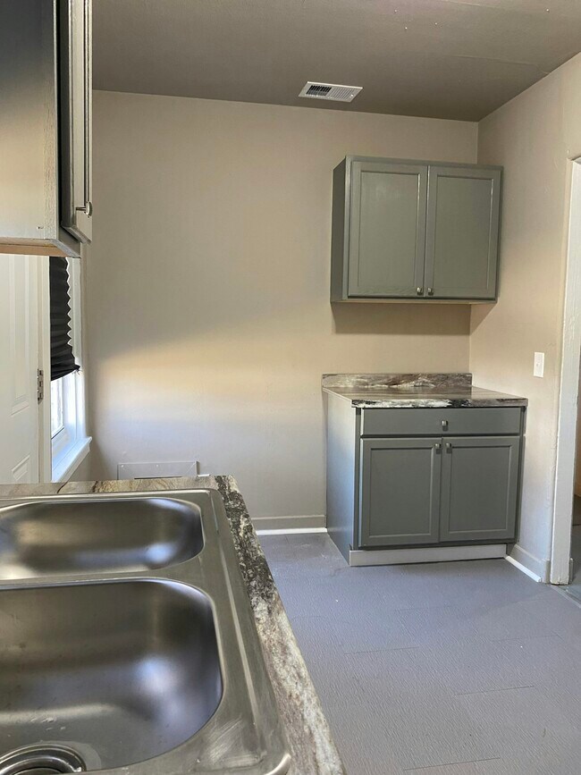 Photo - 1231 Estelle St