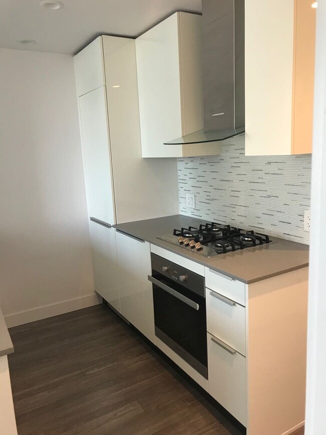 Photo - 1283 Howe St