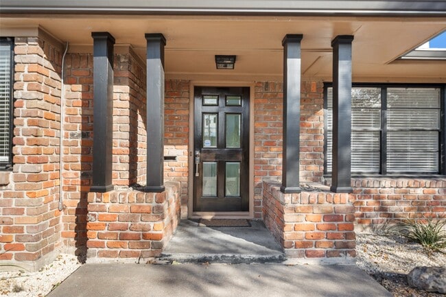 Photo - 4614 Merwin St