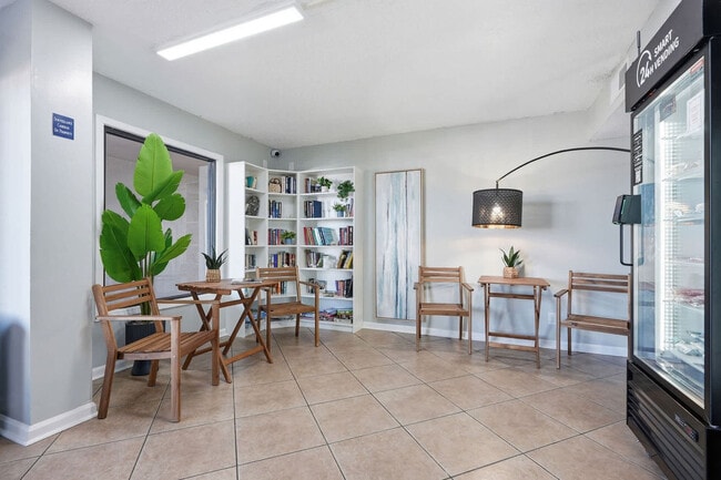 Photo - 8743 Thomas Dr Unidad SI FL5-ID1354914P