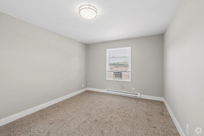 1BR, 1BA - 600SF - Bedroom