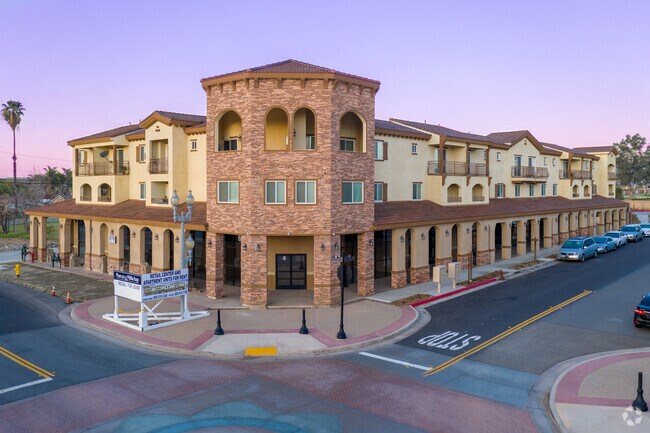 Building Photo - 876 S D St Apartments