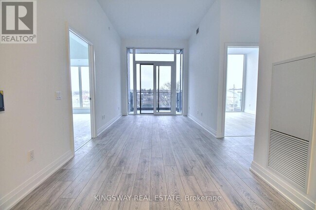 Photo - 21 Park St E Unit 708