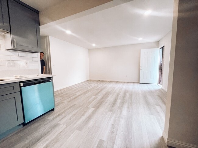 1308 W Gardena Blvd Unit B