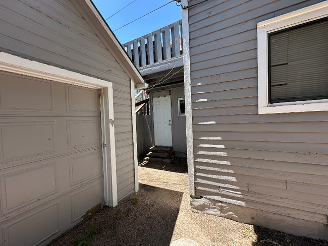 Building Photo - 1016 4th St Unit Upper Rental