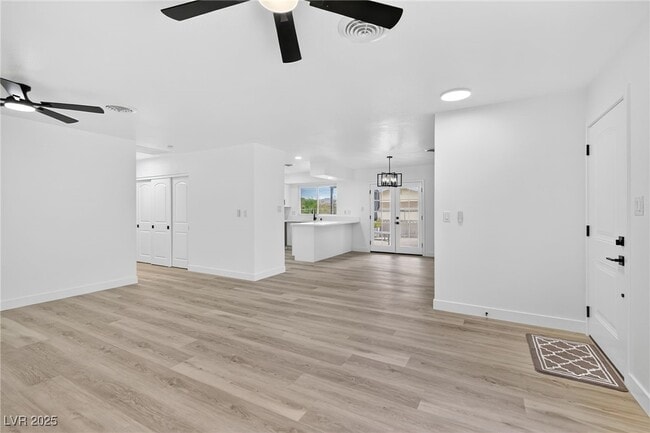 Photo - 405 Scenic Dr