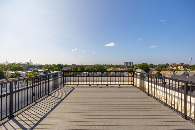 Photo - 3008 W Belmont Ave Unit 3