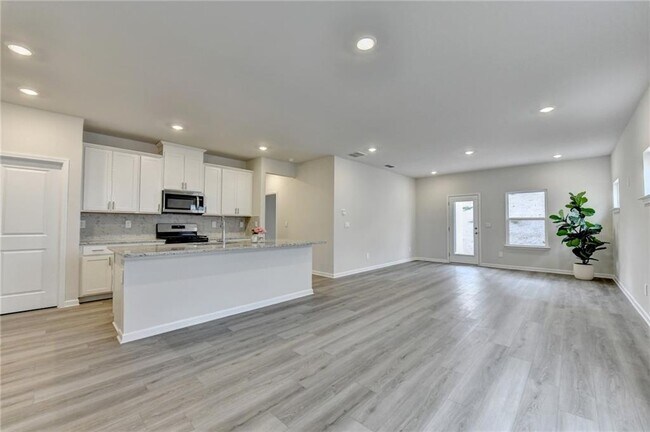 Photo - 2357 Whitworth St