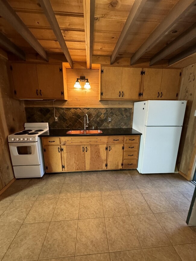 Photo - 829 Julie Ln