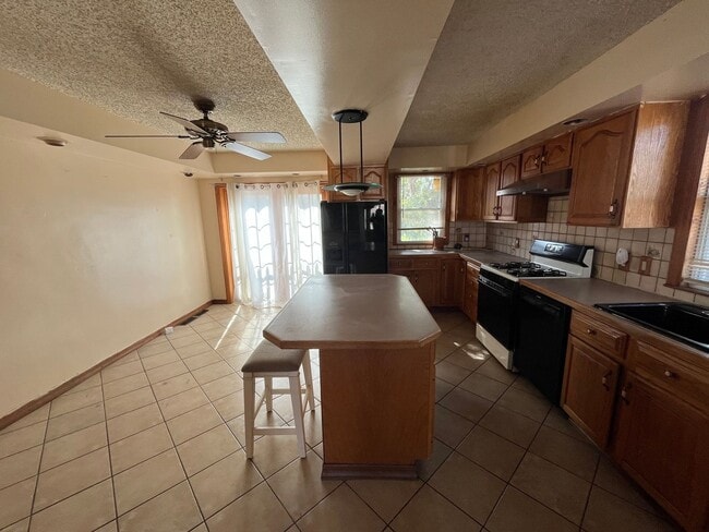 Photo - 2800 Disston St