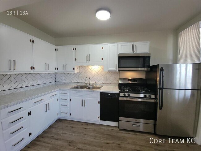 Building Photo - 4327 Mercier St Unit 4329-2S