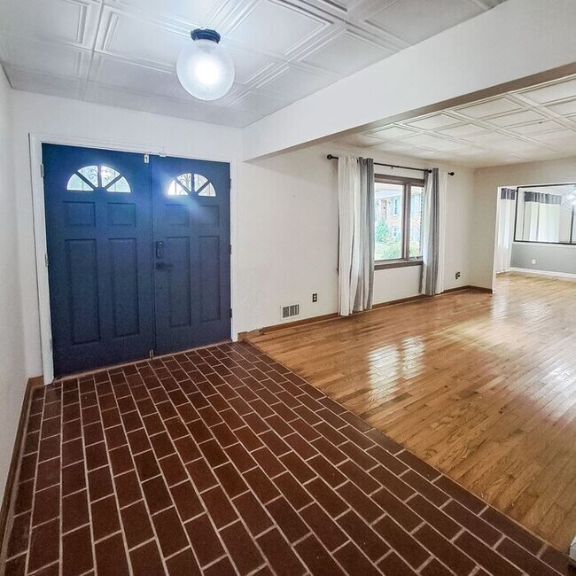 Photo - Mid-Century Modern Ranch Style Home 3/Bedr...