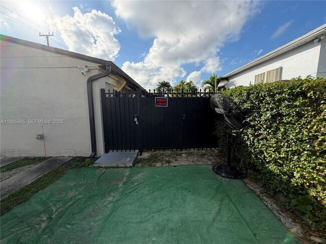 Building Photo - 200 W 53rd Terrace Unit A