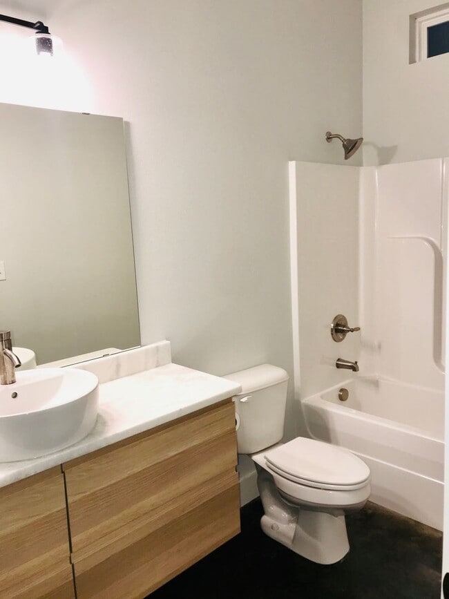 Photo - *****L@@K AT ME - 3 BR/2 BA BRYANT DUPLEX FOR RENT*****