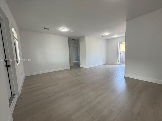 Photo - 2100 SW 6th St