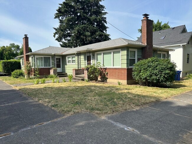 Building Photo - 2805 SE 23rd Ave Unit 2805 SE 23rd Ave