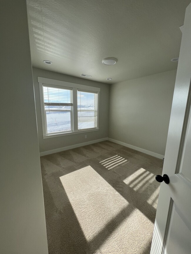 Building Photo - 3898 W Canyon Falls Dr