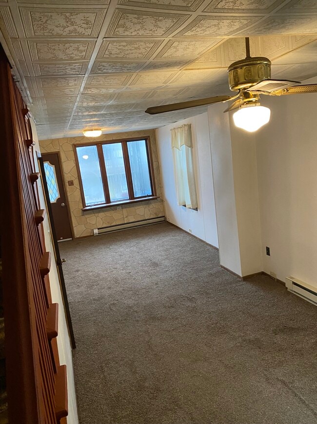 Building Photo - 334 E 5th St Rental