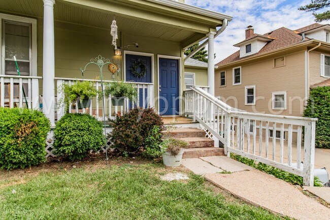 Photo - 4824 Webster St Unit 4824/4824