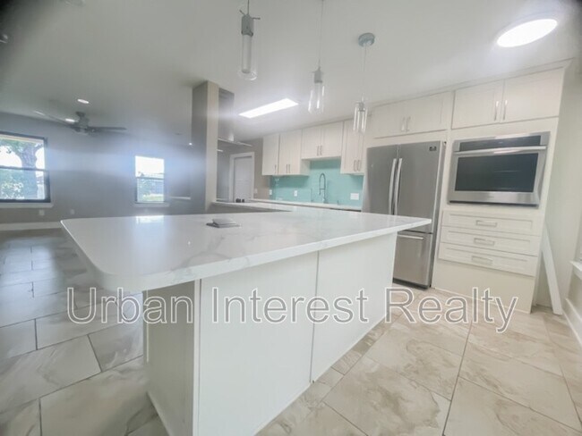 Photo - 802 E Pine Forest Dr