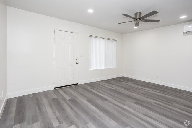 1BR, 1BA - 750SF - Living Room - Woodglen Apartments
