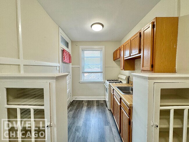 Photo - 1421 W Hutchinson St Unit 1