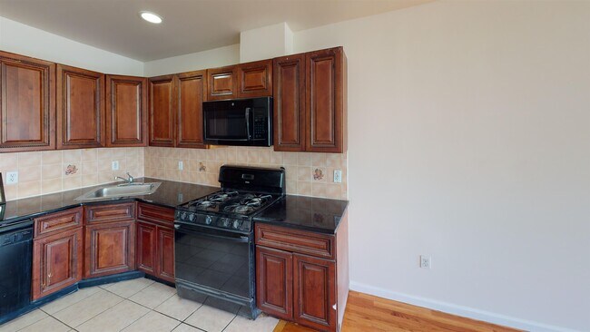 Photo - 57 Washburn St Unidad 2F