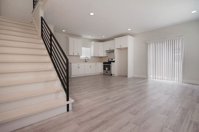 1740-1742 Rose Ave.