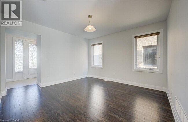 Photo - 767 Queenston Blvd