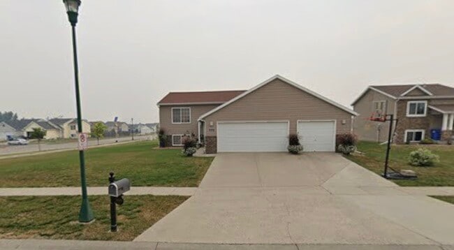 Building Photo - 6020 Bennett Ct S