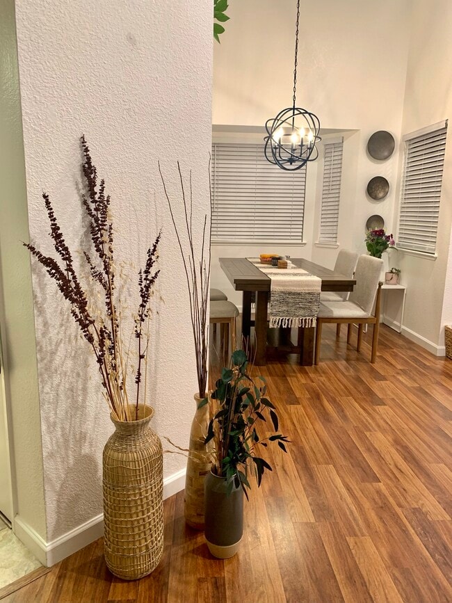 Living/ Dining - 647 Hovey Way