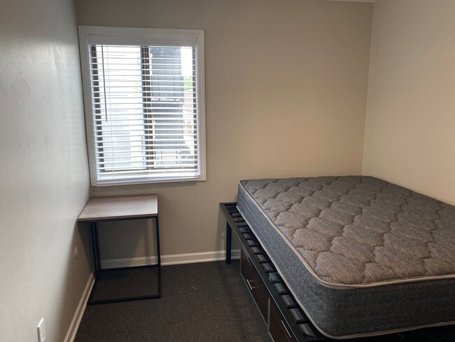 Photo - 106 S Gregory