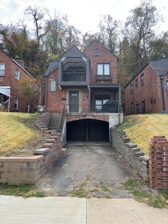 3809 Beechwood Blvd