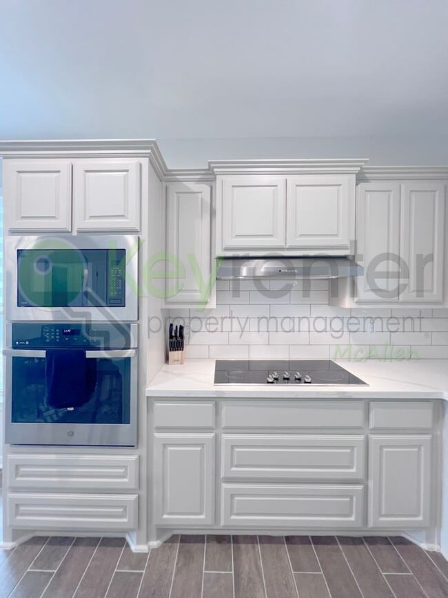 Photo - Beautiful 4-bed/3.5 bath Home in Edinburg